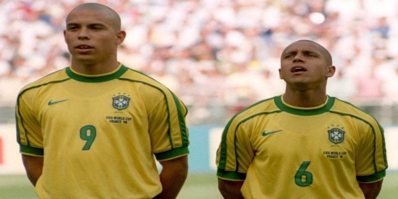 Top 5 Cầu Thủ Có Lực Sút Mạnh Nhất Trong Làng Bóng Đá 2 Roberto Carlos ghi bàn với vận tốc 137 km/h