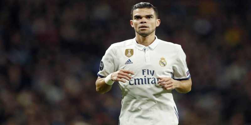 Hậu Vệ Hay Nhất Của Real Madrid - Top 5 Cầu Thủ Hàng Đầu 3 Pepe là một trong những hậu vệ hay nhất của Real Madrid